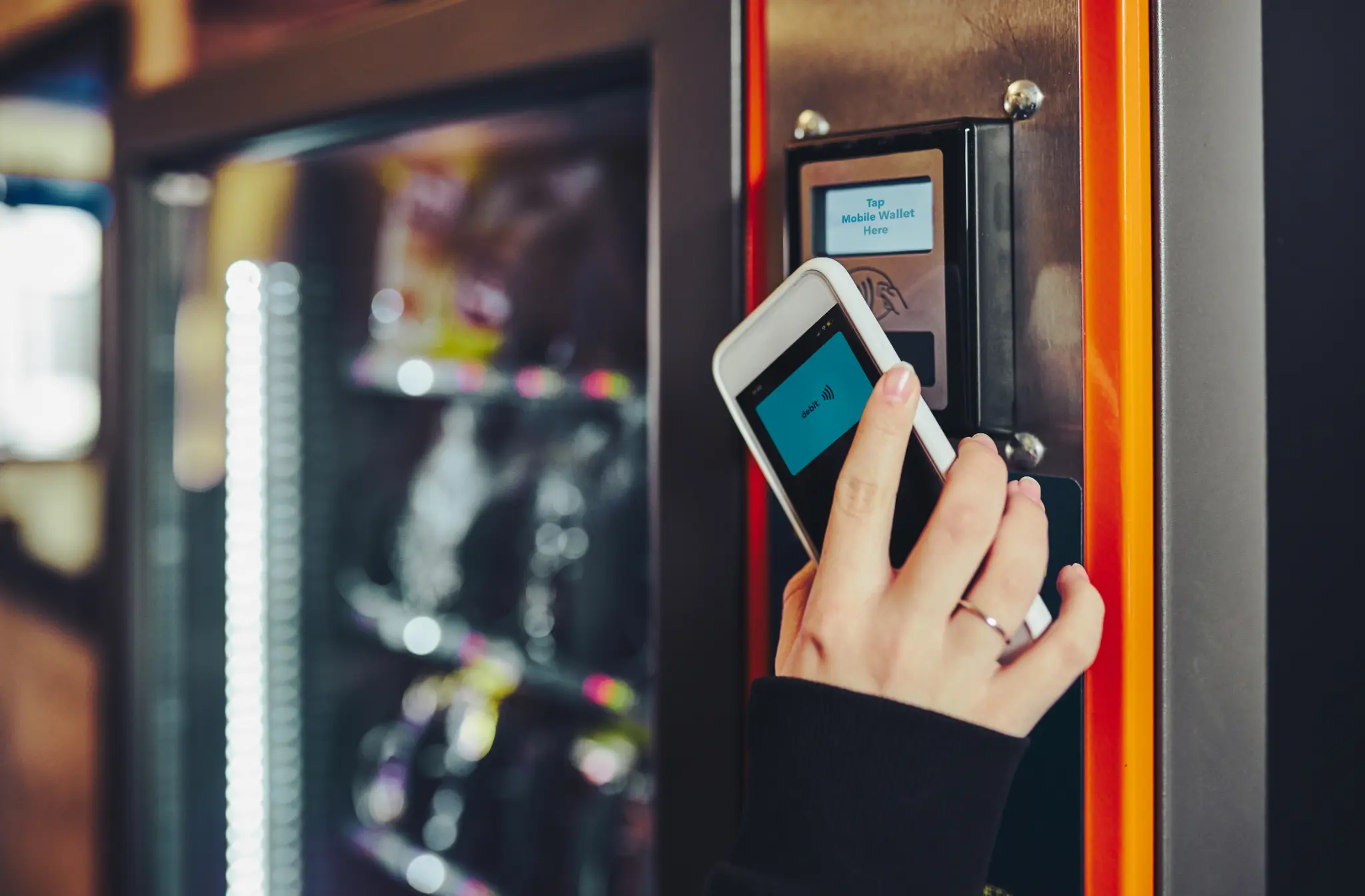 Vending machine cashless payment